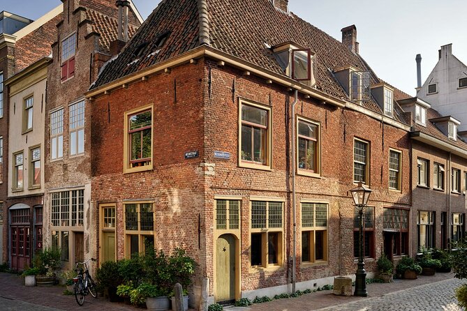 Leiden City Tour With Live Guide in Netherlands - Cancellation and Confirmation