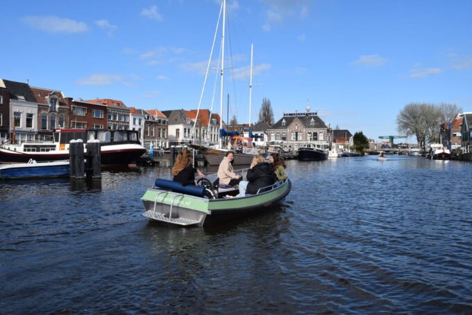 Leiden: Electric Boat Rental - Accessibility and Accommodations