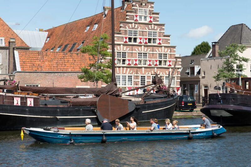 Leiden: Guided City Canal Cruise - Key Points