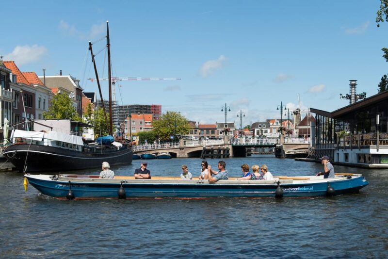 Leiden: Guided City Canal Cruise - Accessibility and Recommendations