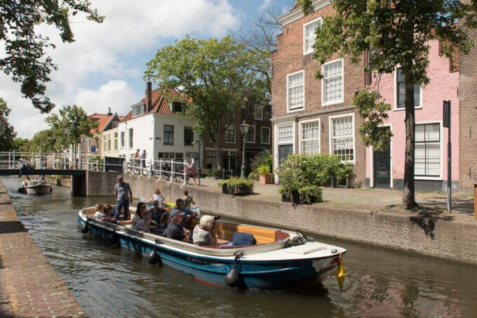 Leiden: Guided City Canal Cruise - Departure Point and Directions