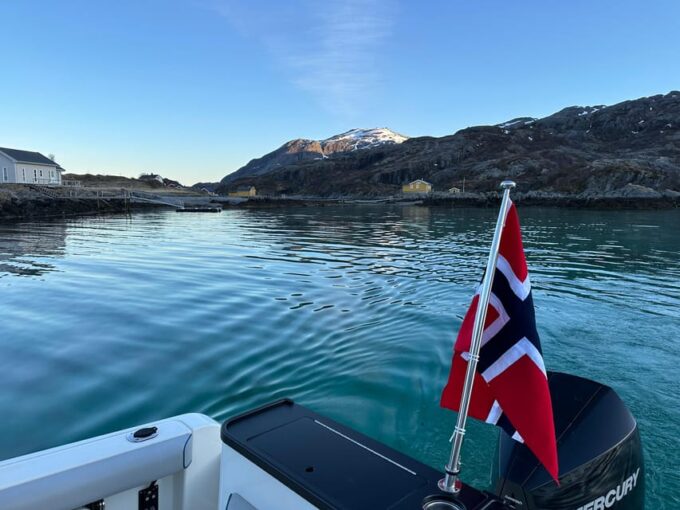 Leknes: 3 Hours Private Exclusive Boat Sightseeing - Food and Drinks