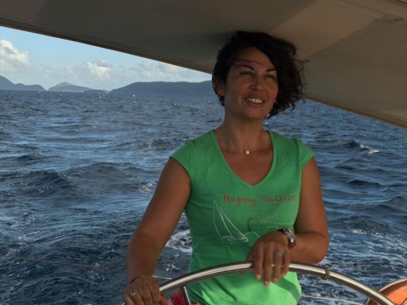 Les Saintes: Sailing & Snorkeling Boat Tour - Sailing Experience