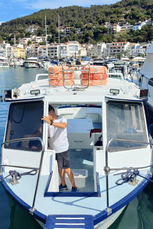 LEstartit: Costa Brava Boat Trip to Les Illes Medes - Scenic Photo Stop