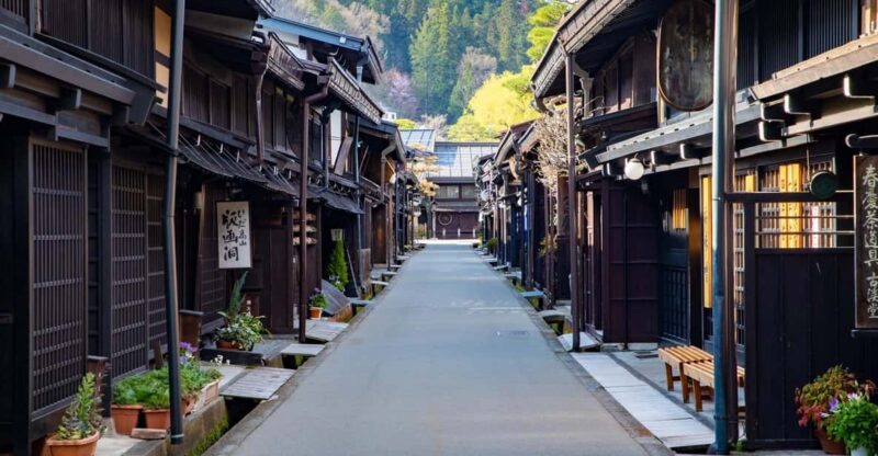 Let's Go to Takayama & Shirakawago on Public Bus! - Sake Tasting in Takayama