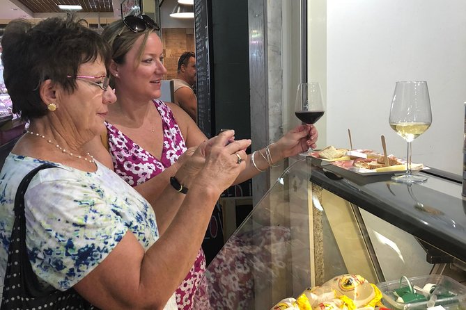 Let's Go to the San Benedetto Market in Cagliari! - Interacting With Market Vendors