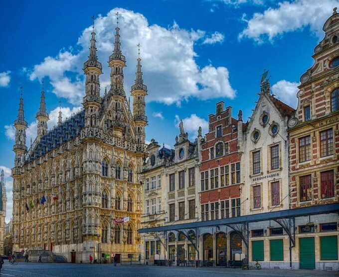 Leuven: Self-Guided Walking Tour With Offline Access - Iconic Buildings and Artwork