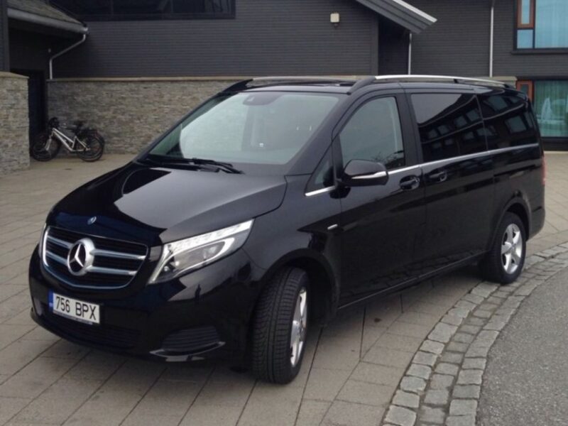 Levi: Private Airport Transfer - Service Overview
