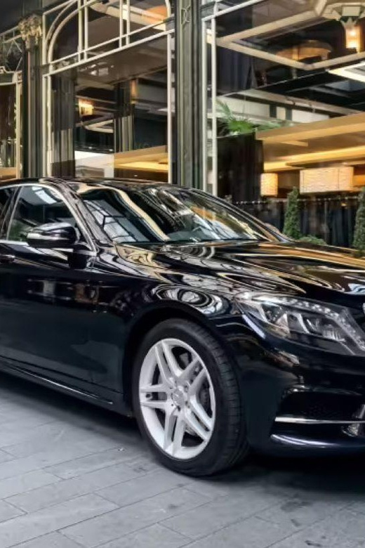 (LGA) Airport: Private Transfer to New York City - Arrival Greeting by Professional Chauffeurs