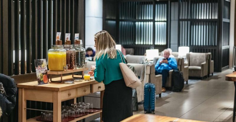 LHR London Heathrow Airport: Plaza Premium Lounge - Amenities and Facilities