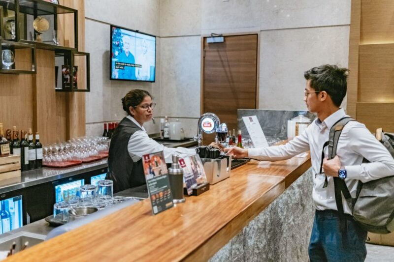 LHR London Heathrow Airport: Plaza Premium Lounge - Dining and Refreshments