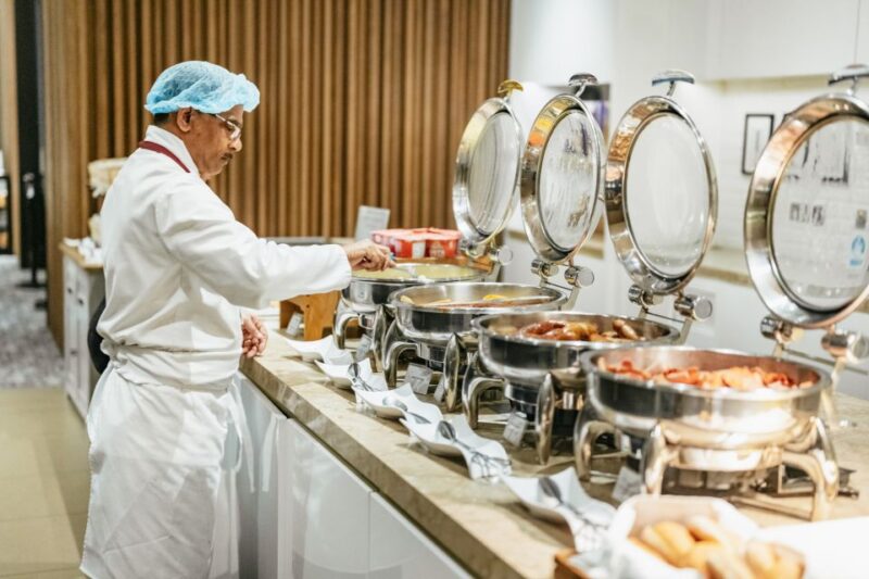 LHR London Heathrow Airport: Plaza Premium Lounge - Work and Entertainment