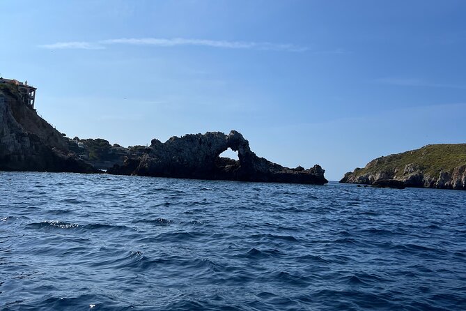 License Free Boat Rental Around the Coast of Santa Ponsa - Exploring the Coastline