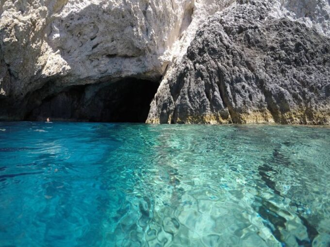 License Free Boat Rental to Turtle Island & Keri Caves - Location and Access