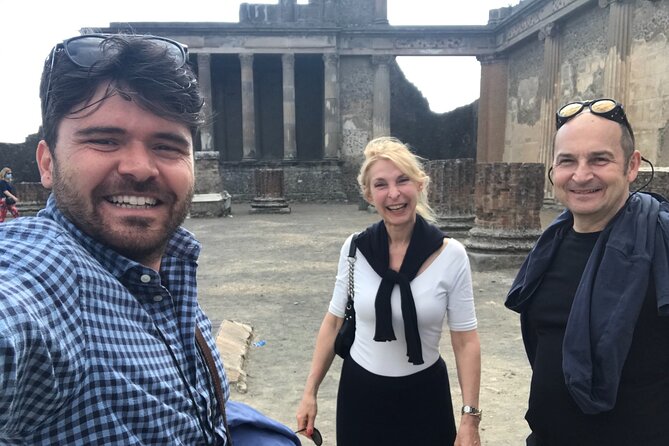 Life and Death of the Roman City of Pompeii With a Local Guide. Private Tour - Daily Life in Pompeii