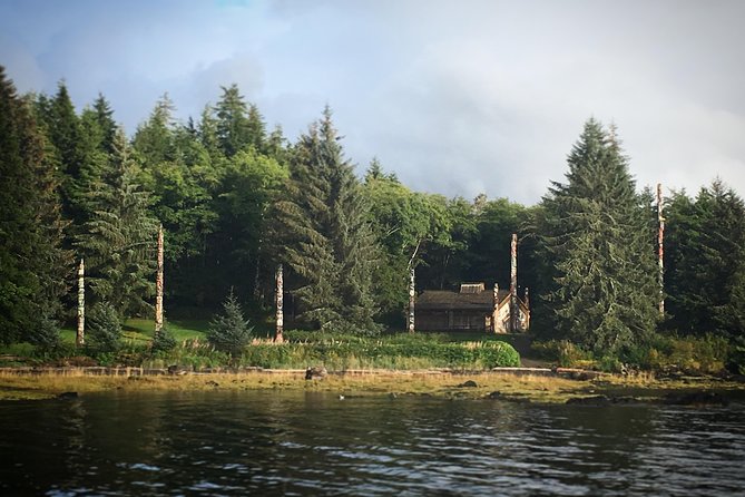 Lighthouse, Totems & Eagles Excursion - Immerse in Totem Bight Park