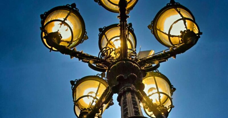 Lights on - the Dance Begins! Thematic City Tour - Key Points