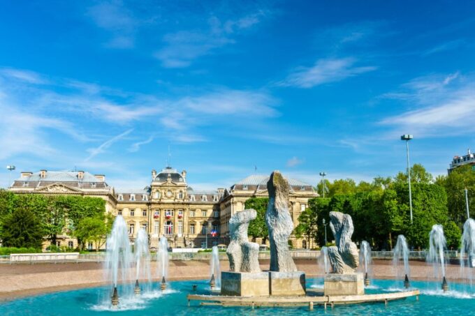 Lille: City Exploration Game and Tour - Solving Riddles and Unlocking Destinations