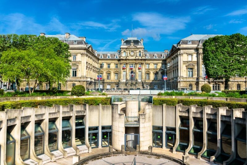 Lille: First Discovery Walk and Reading Walking Tour - Flexible Schedule and Pace