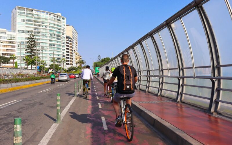Lima: Bike Tour in Miraflores and Barranco Districts - Discovering Barrancos Art Scene