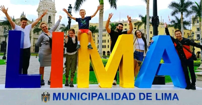 Lima: City Highlights Walking Tour & Catacombs - Key Points