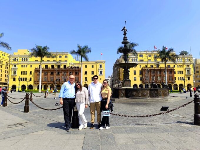 Lima: City Highlights Walking Tour & Catacombs - Language and Group Size