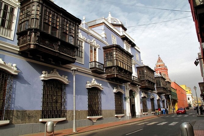 Lima City Tour by Paronamic Bus ! - Financial District