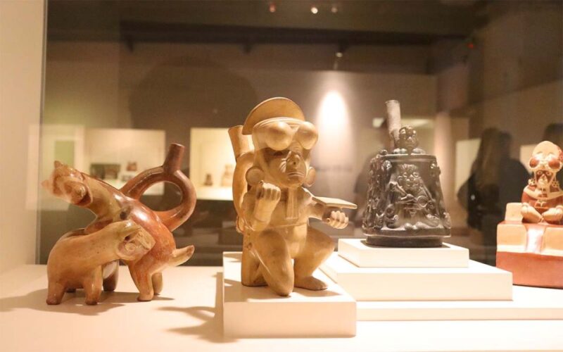 Lima: Larco Museum, Dinner and Magic Water Circuit Tour - Group Size and Language