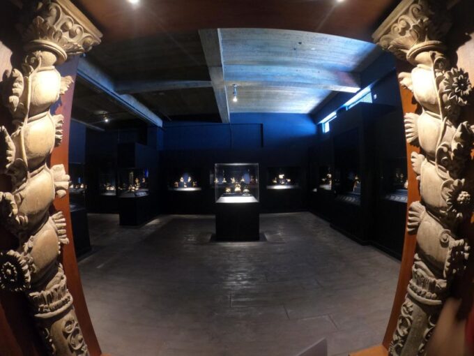 Lima: Larco Museum & Water Magic Circuit Tour - Museum Exhibits