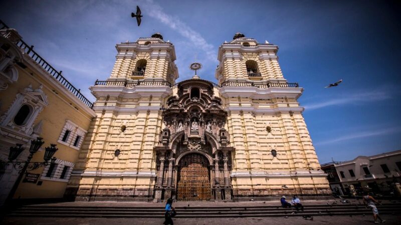 Lima: Walking City Tour and Catacombs - Starting Point: Gran Hotel Bolivar Lima