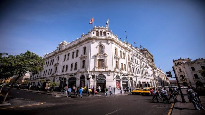 Lima: Walking City Tour and Catacombs - Key Stops: Plaza San Martín