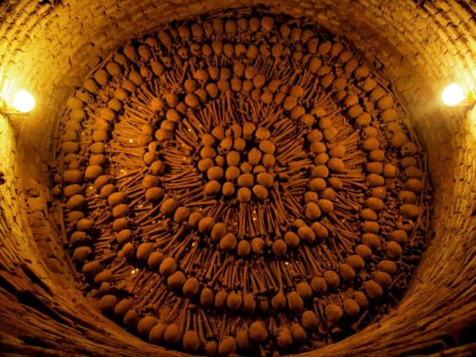 Lima: Water Magic Circuit, Downtown and Catacombs Night Tour - Tour Duration and Group Size