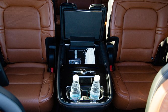 Lincoln Navigator Roundtrip Luxury Transportation - Transfer Details