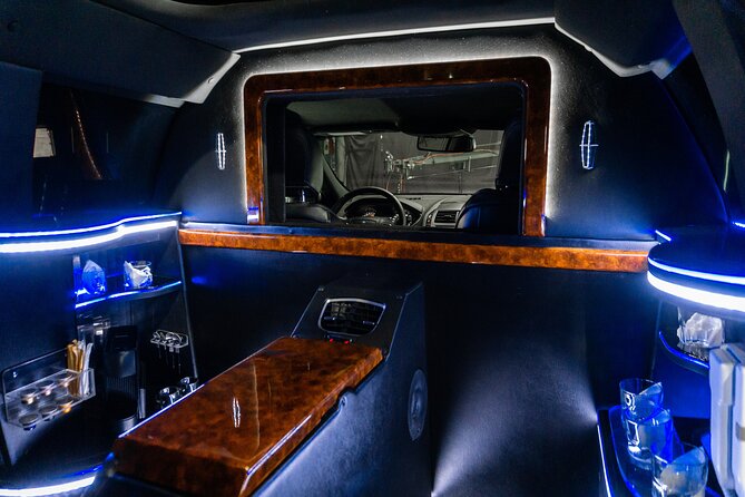 Lincoln Stretch Limo From Akumal to Cancun Airport - Operating Hours