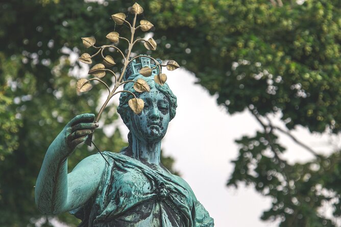 Lindau Scavenger Hunt and Sights Self-Guided Tour - Discover Lindaus Landmarks