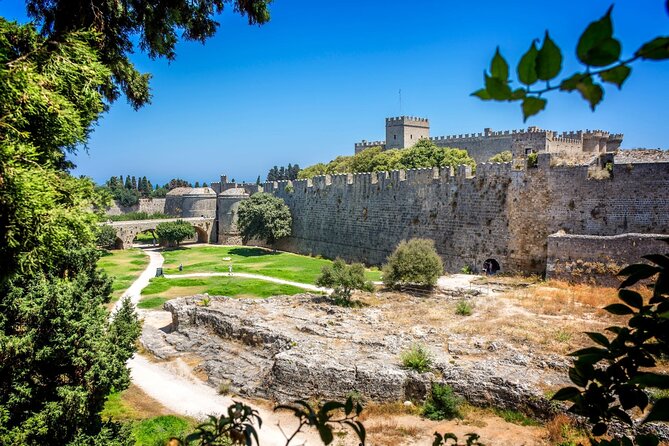 Lindos Acropolis & Rhodes Old Town Highlights Tour - Exploring Rhodes Old Town