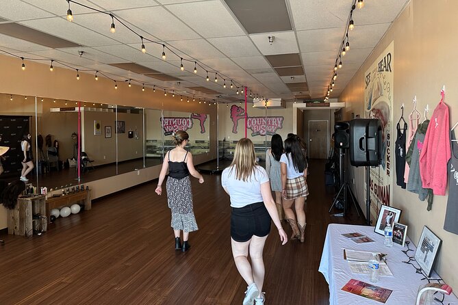 Line Dance Lesson in Nashville - Participant Capacity and End Point