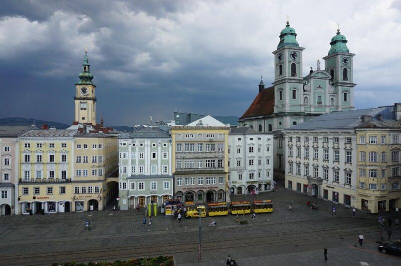 Linz - Private Historic Walking Tour - Baroque and Renaissance Architecture