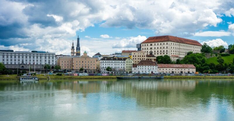 Linz: Private History Tour With a Linzer Cake Tasting - Key Points