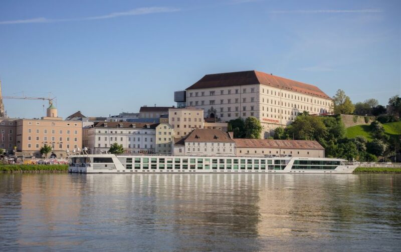 Linz: Private History Tour With a Linzer Cake Tasting - Highlights of the Tour