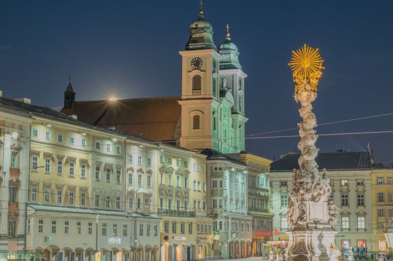 Linz: Private History Tour With a Linzer Cake Tasting - Admiring Baroque and Renaissance Architecture