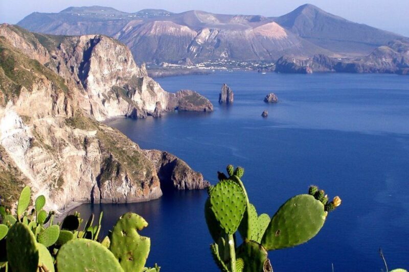 Lipari: Boat Tour of Vulcano Island With Disembarkation Stop - Itinerary and Activities on Vulcano