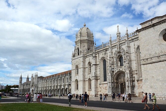 Lisboa: Old Town, New Town & Belem Small-Group Full Day Tour - Frequently Asked Questions