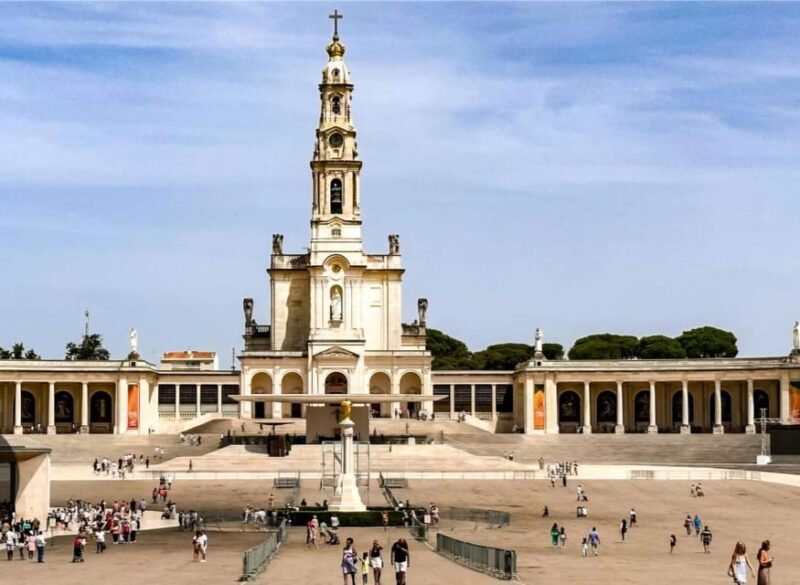 Lisbon: 1-Day Excursion to Fátima, Batalha, Nazaré, and Óbidos - Óbidos: The "Village of Queens"