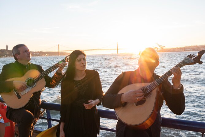 Lisbon: 1-Hour Cruise With Live Fado and Drinks - Fado Music Experience
