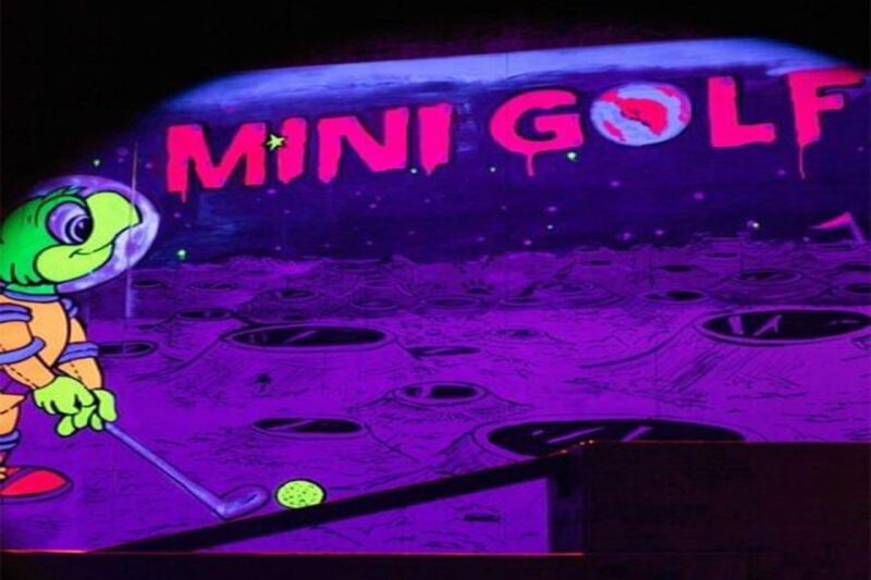 Lisbon: 18-Hole Indoor Minigolf Ticket With Bar Area - Bar Area Details