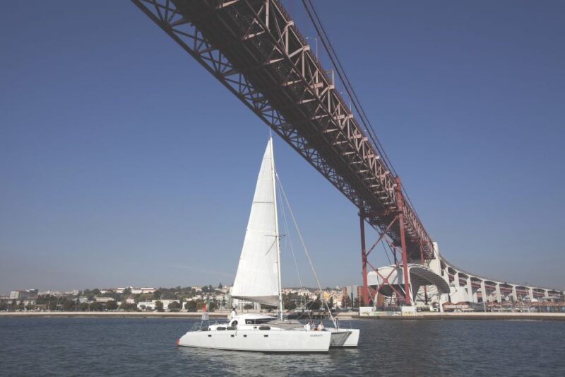 Lisbon 1H Private Tour by SAILBOAT / SAIL or POWER CATAMARAN - Highlights of the Tour
