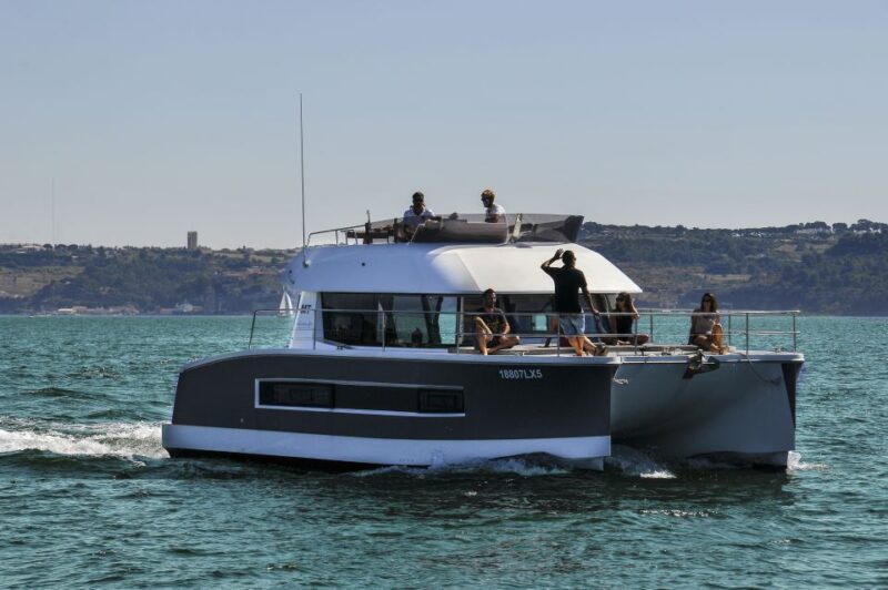 Lisbon 1H Private Tour by SAILBOAT / SAIL or POWER CATAMARAN - Tour Experience