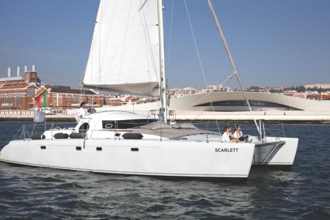 Lisbon 1H Private Tour by SAILBOAT / SAIL or POWER CATAMARAN - Sunset Tour Options