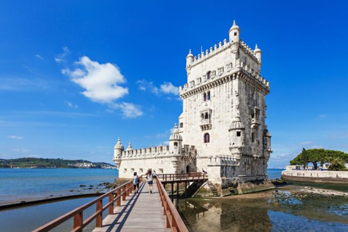 Lisbon 3-in-1 Hop-On Hop-Off Bus and Tram Tours - Language Availability